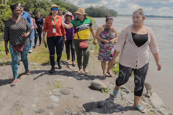 Alcaldesa inspecciona con la ciudadanía las riberas del río Coca 