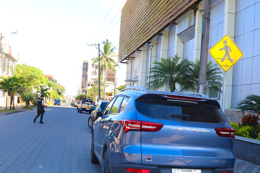 Estacionar en lugares no permitidos obstaculiza la movilidad y genera multas